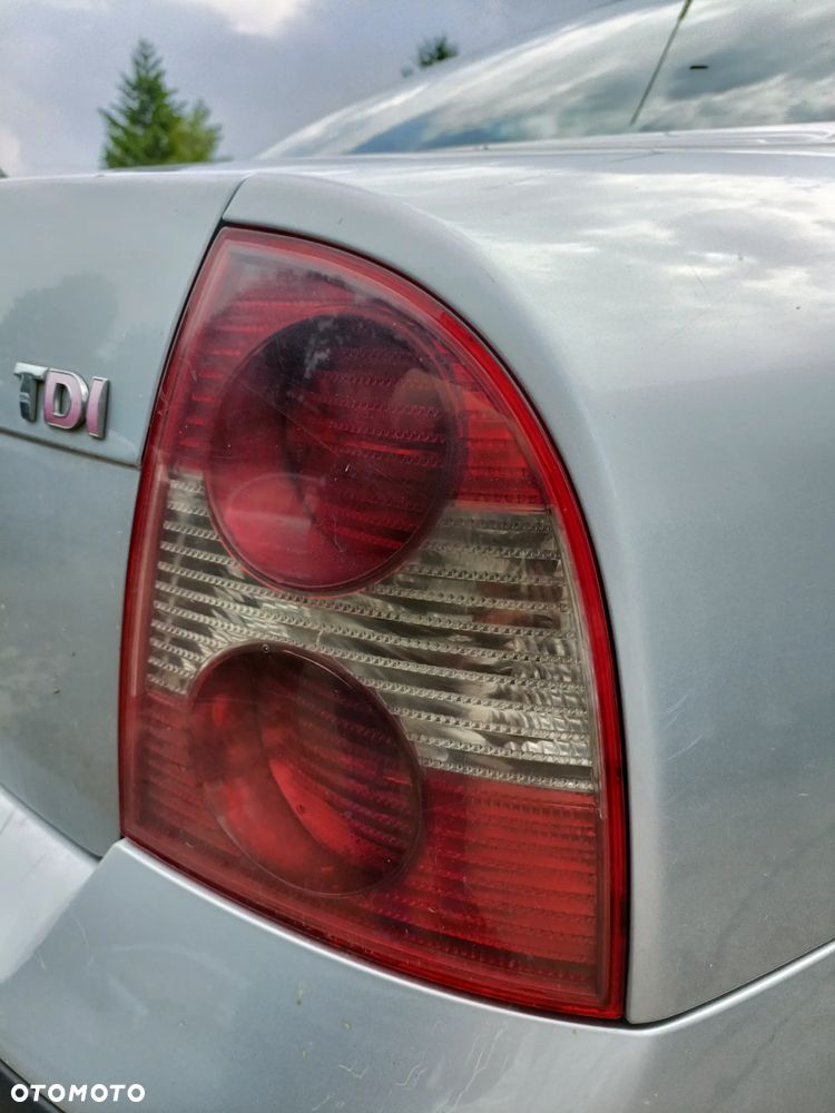 VOLKSWAGEN PASSAT B5 00-05 2004 r. LIFT SEDAN lampa prawy tył PT EU * - 2