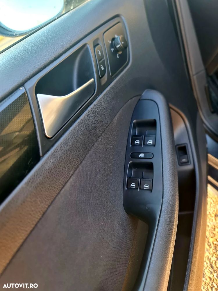 Volkswagen Jetta 1.6 TDI Blue Motion Technology Trendline - 8