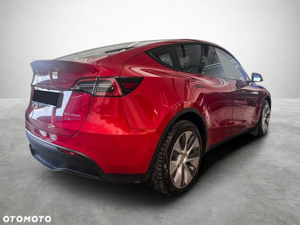 Tesla Model Y - 11