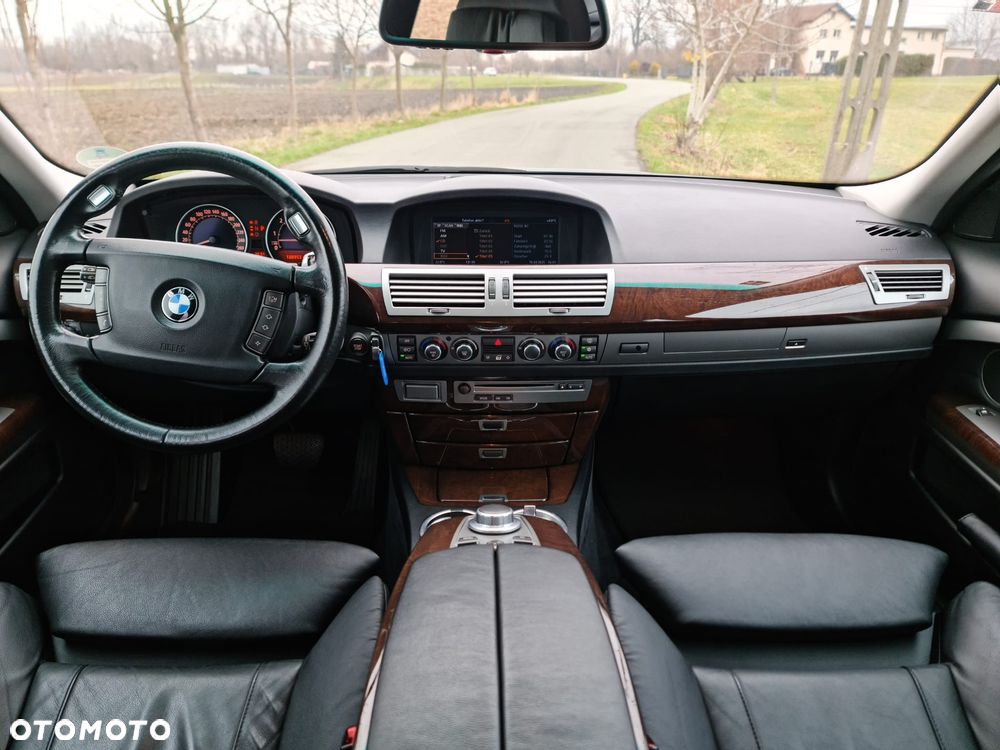 BMW Seria 7 740Li - 5