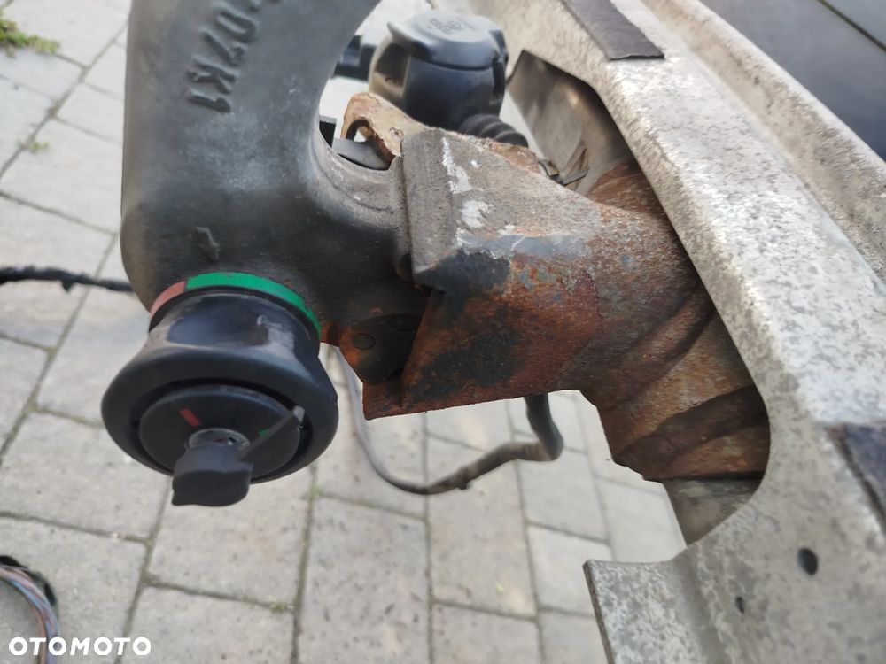 Audi A4 B6 B7 hak holowniczy wypinamy uszkodzony - 4