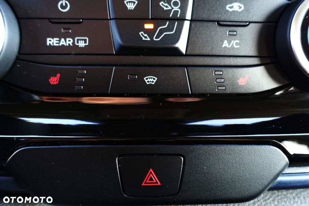 Ford Tourneo Custom - 19