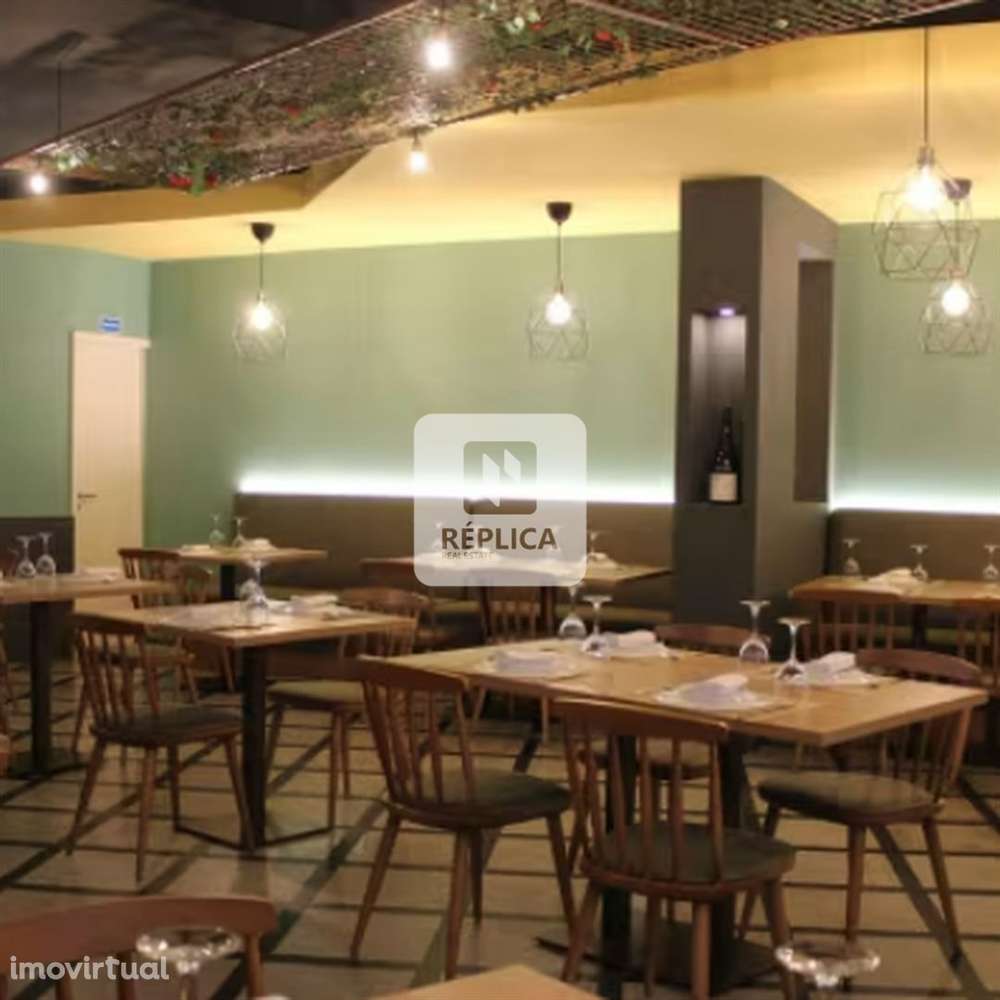 Restaurante Renovado com Espaço Generoso - Grande imagem: 2/14