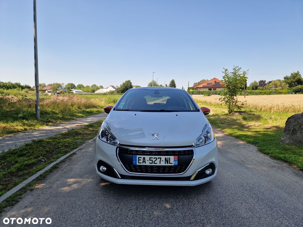 Peugeot 208 - 1
