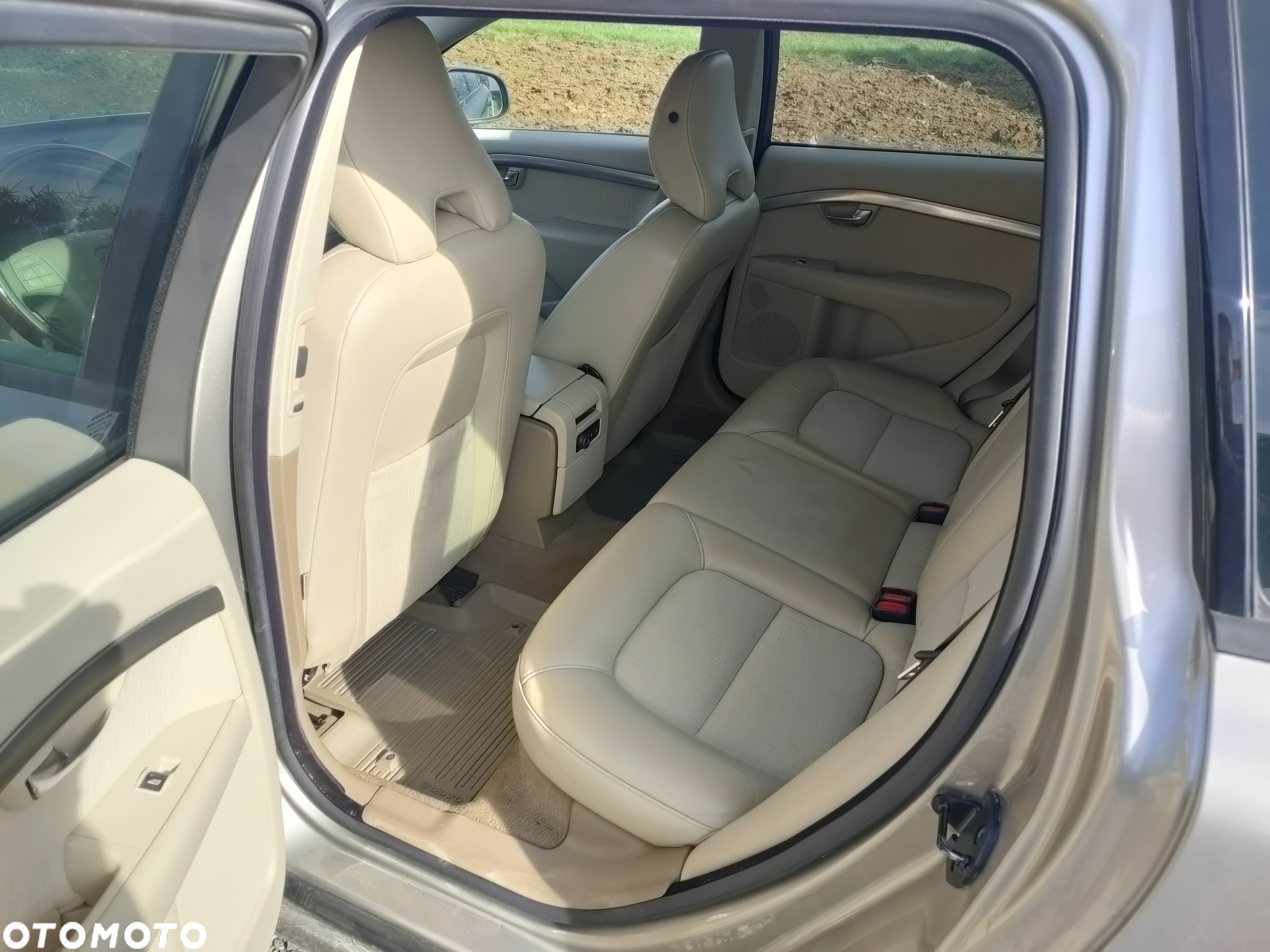 Volvo V70 2.0 Momentum - 24