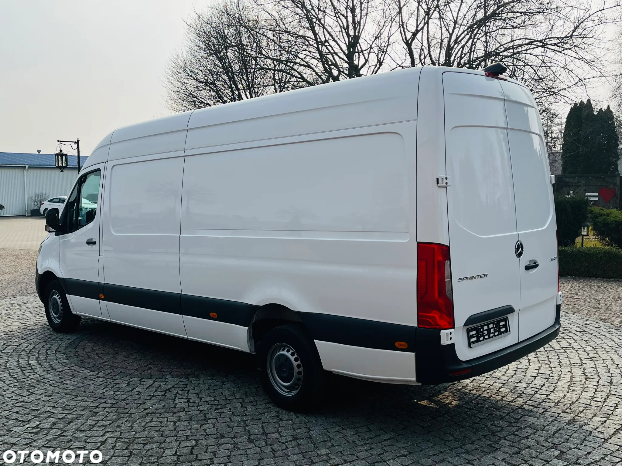 Mercedes-Benz SPRINTER 319 V6 L3H2 - 4