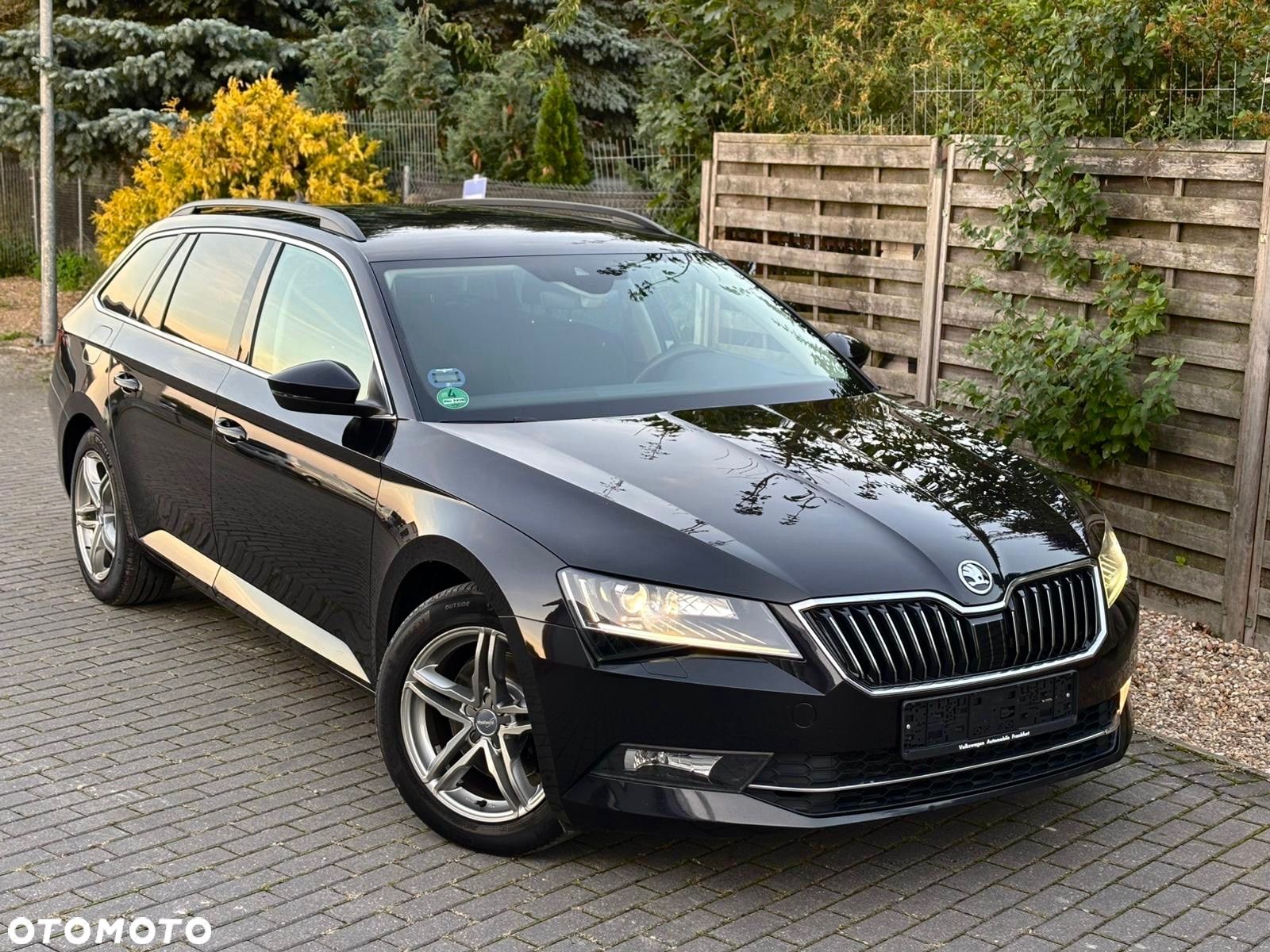 Skoda Superb 2.0 TDI DSG Premium Edition - 1