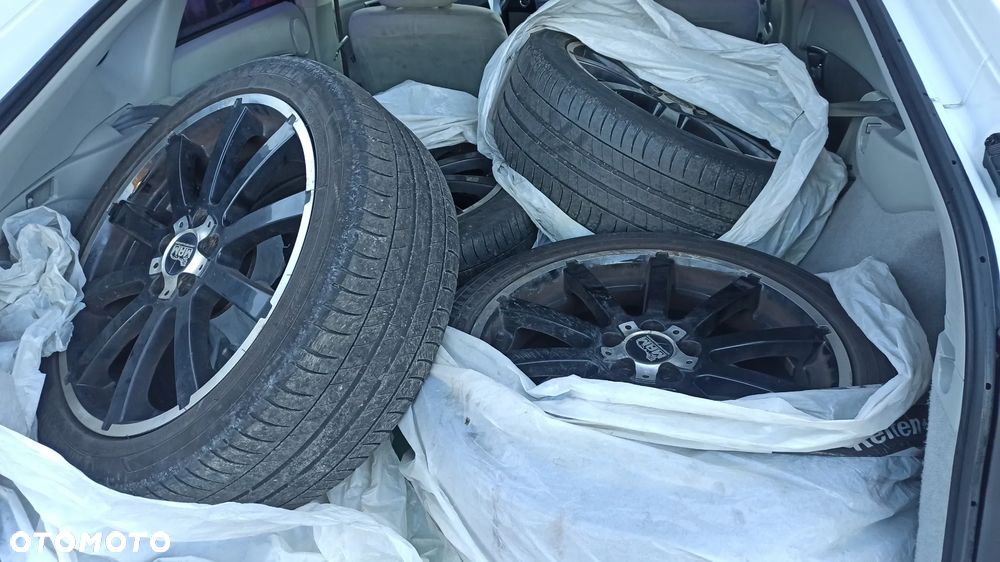 Toyota Prius (Hybrid) - 20