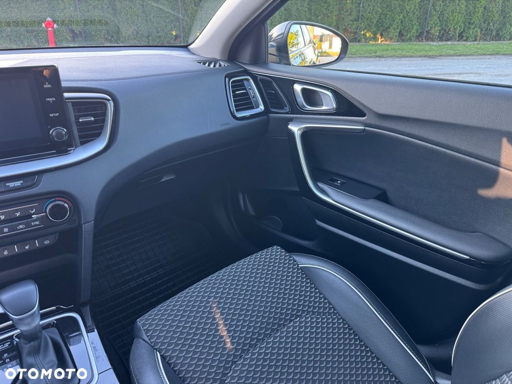 Kia Ceed - 31