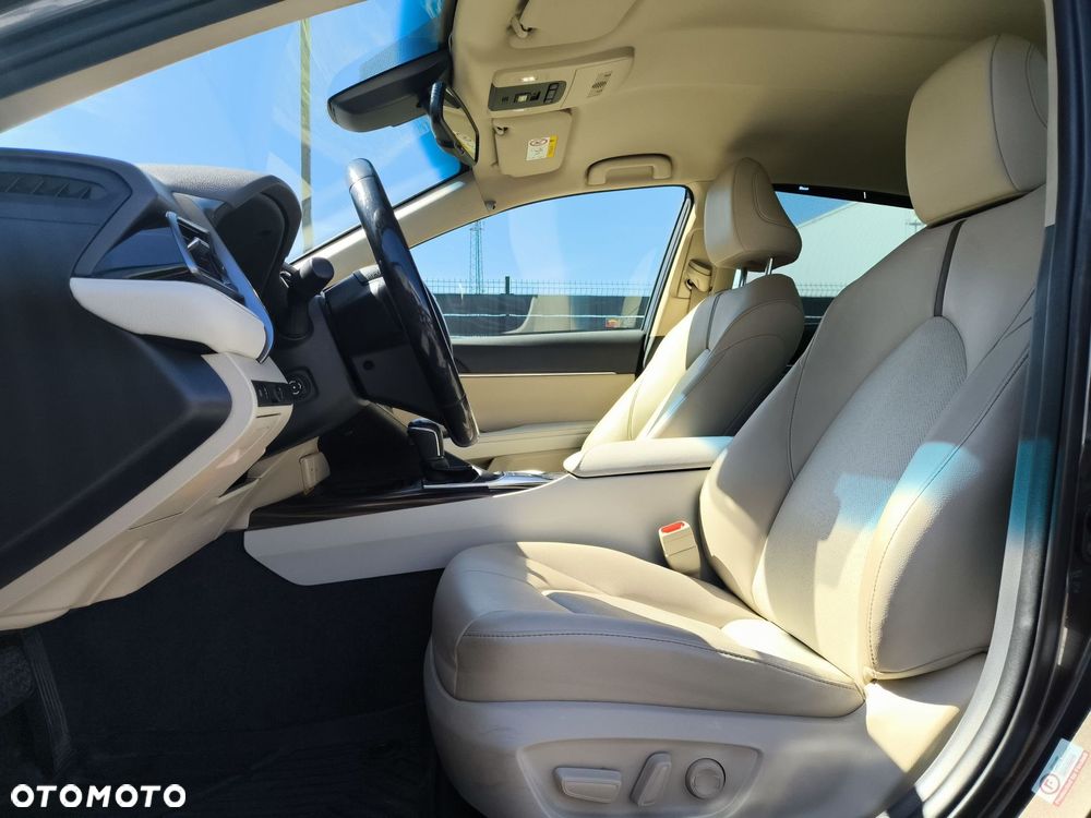 Toyota Camry 2.5 Hybrid Executive CVT - 10