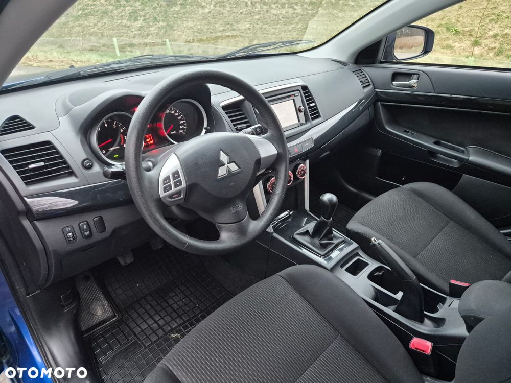 Mitsubishi Lancer 1.6 Invite - 21