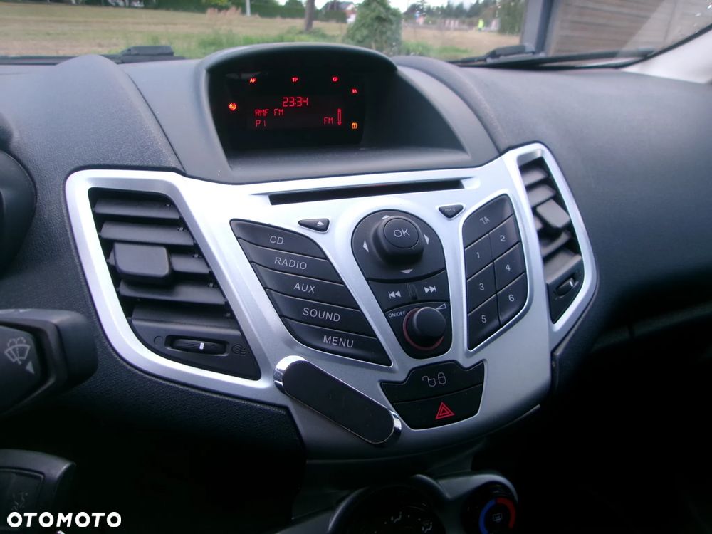 Ford Fiesta 1.25 Champions Edition - 19