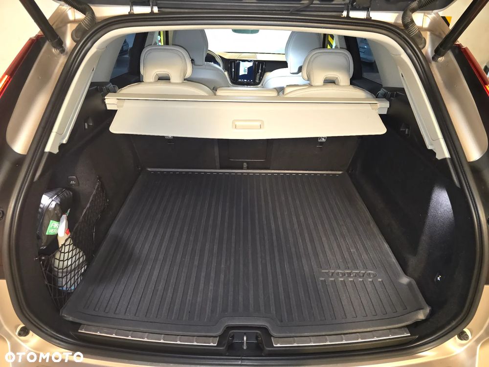 Volvo XC 60 B4 D AWD Plus Bright - 25