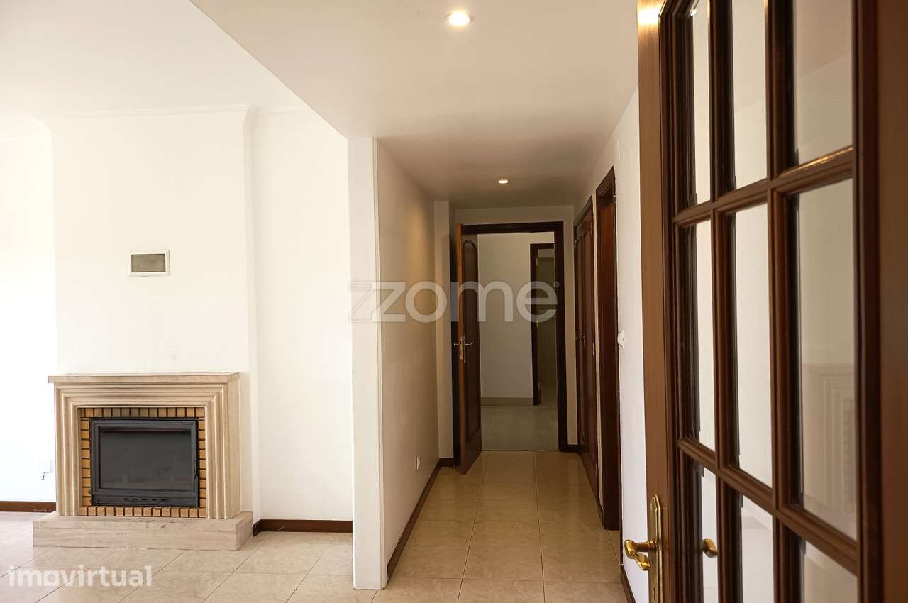 Apartamento T2 com estacionamento e arrecadação na Cavaleira com vi... - Grande imagem: 4/23