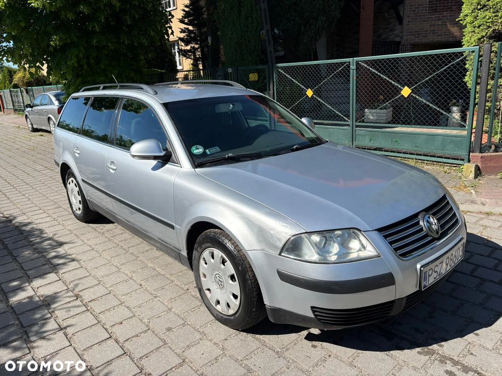 Volkswagen Passat 1.6 Comfortline Family - 11
