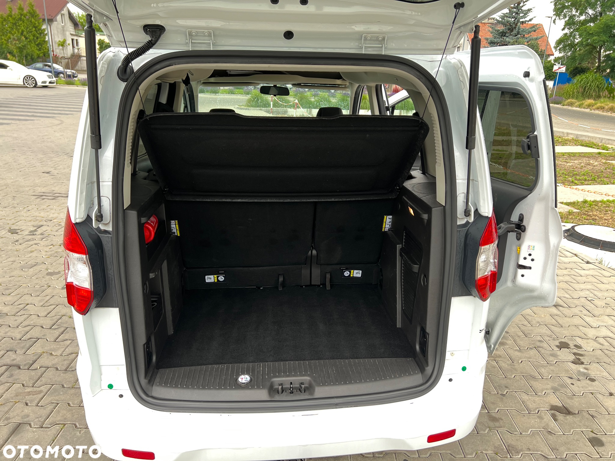 Ford Tourneo Courier 1.5 TDCi Trend - 11