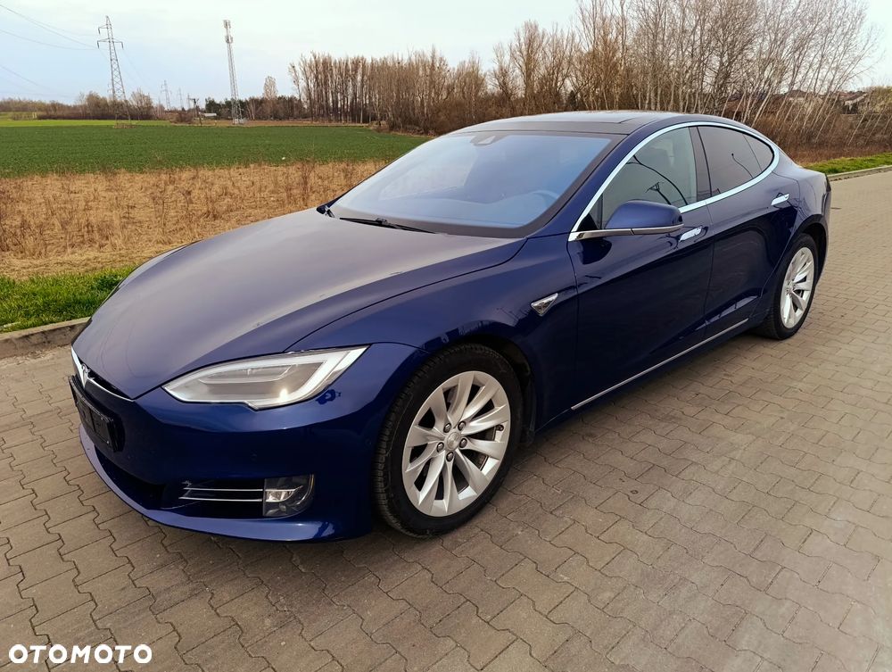 Tesla Model S - 7