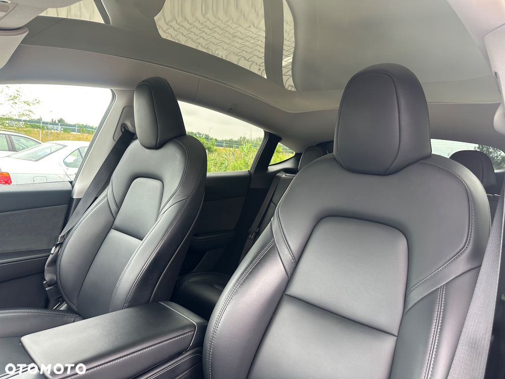 Tesla Model Y Long Range AWD - 24