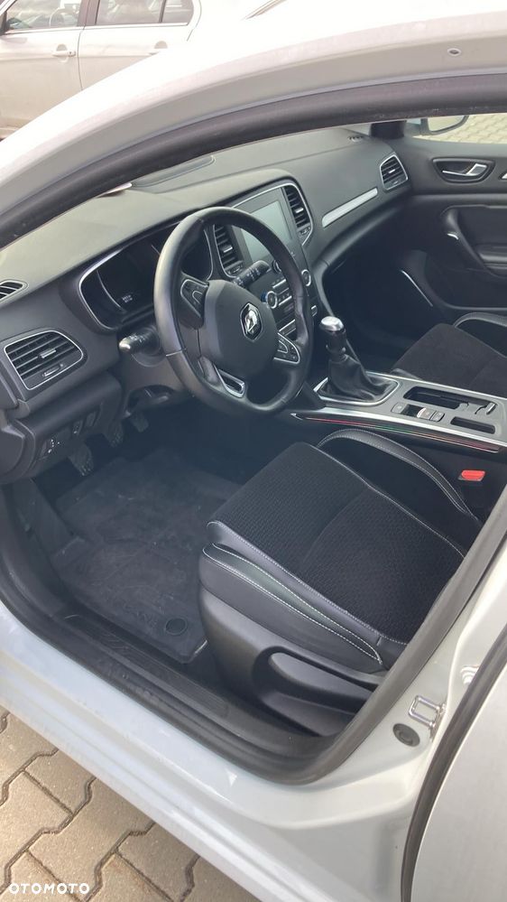 Renault Megane 1.5 Blue dCi Intens - 9