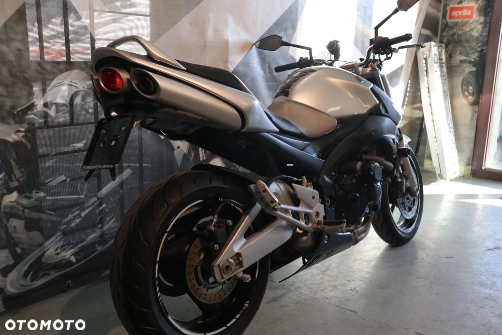 Suzuki GSR - 20