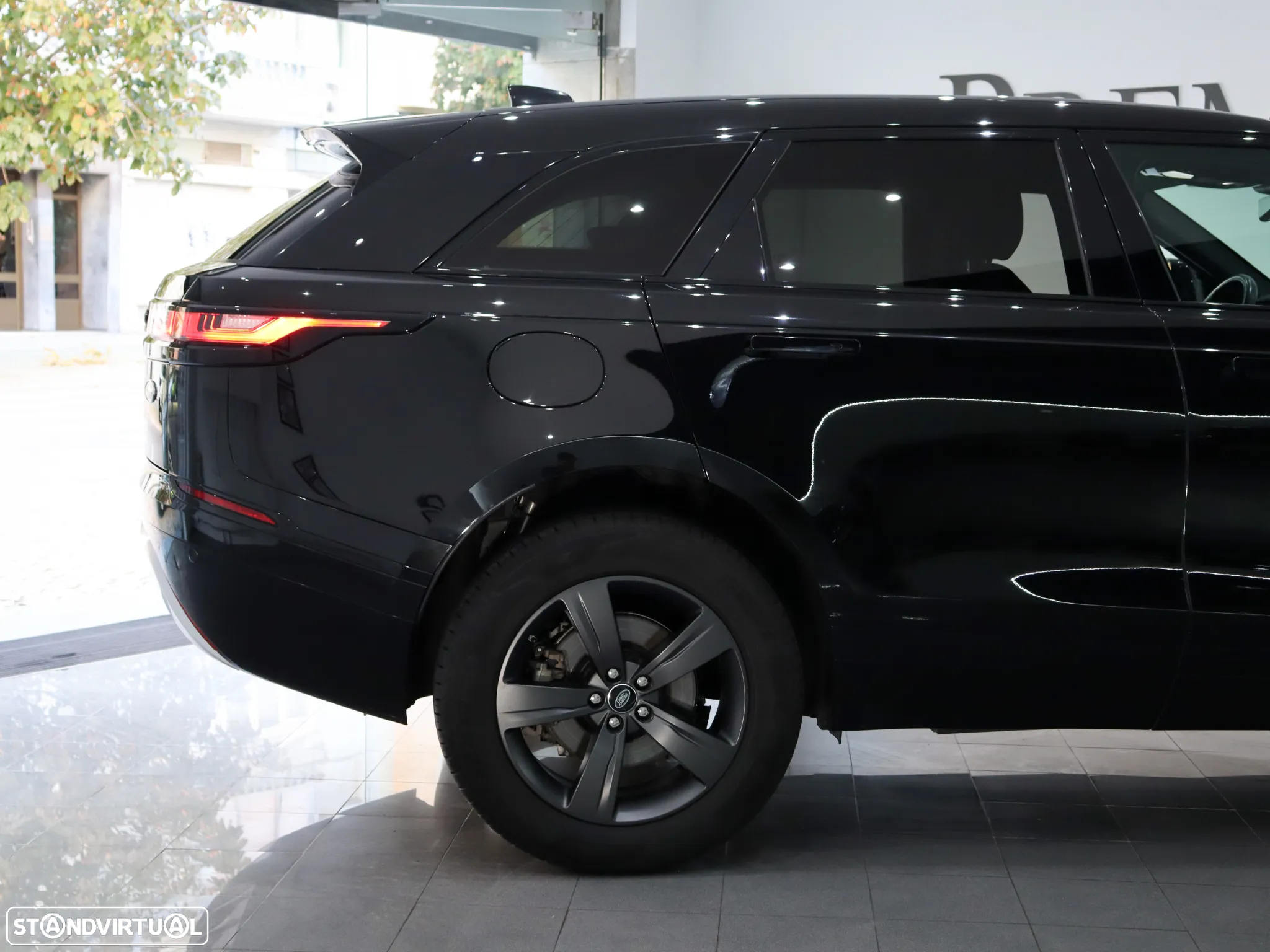 Land Rover Range Rover Velar 2.0 D R-Dynamic SE - 4