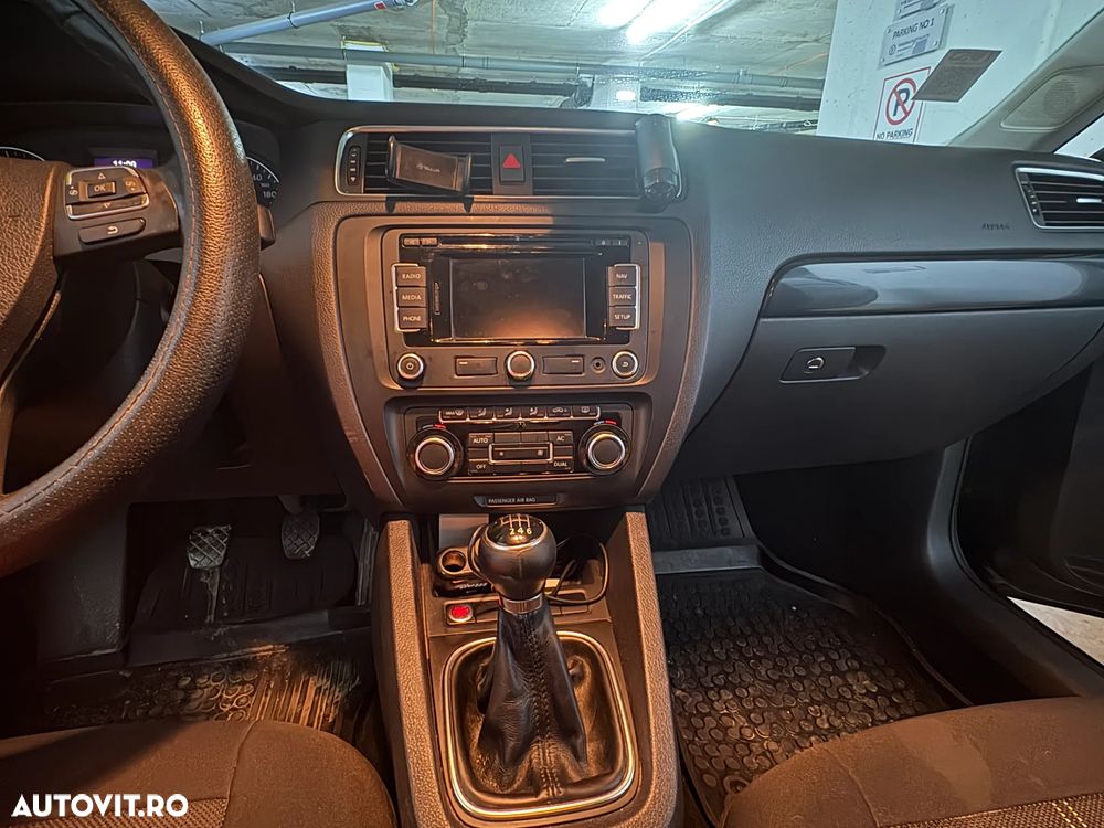 Volkswagen Jetta - 11