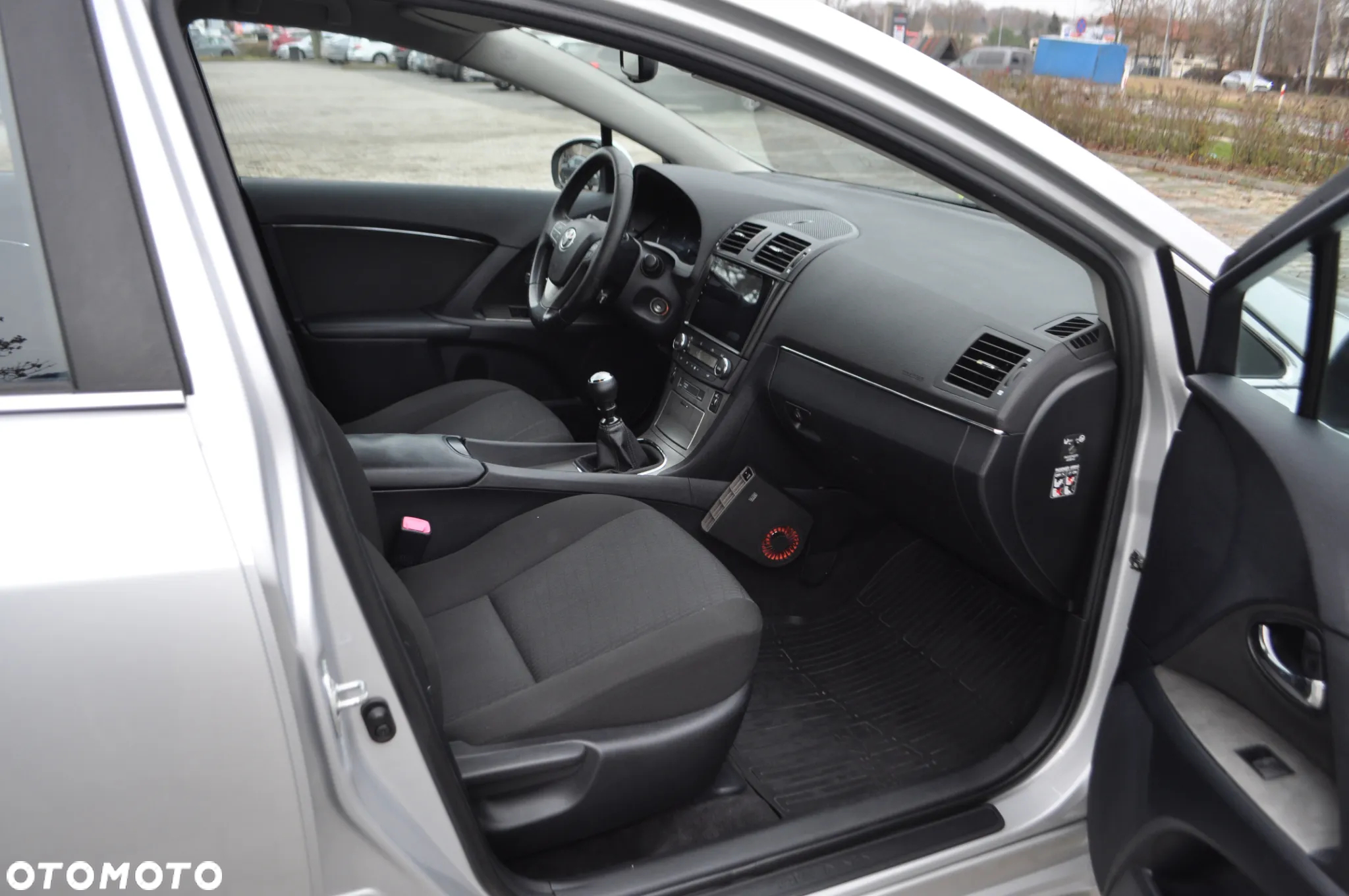 Toyota Avensis 1.8 Active - 15