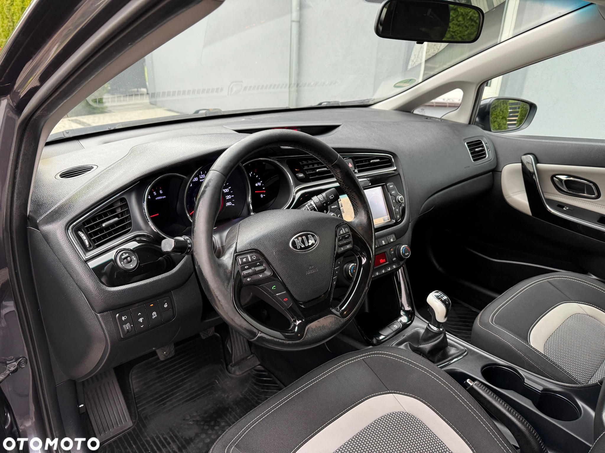 Kia Ceed 1.6 CRDi 136 ISG Vision - 10
