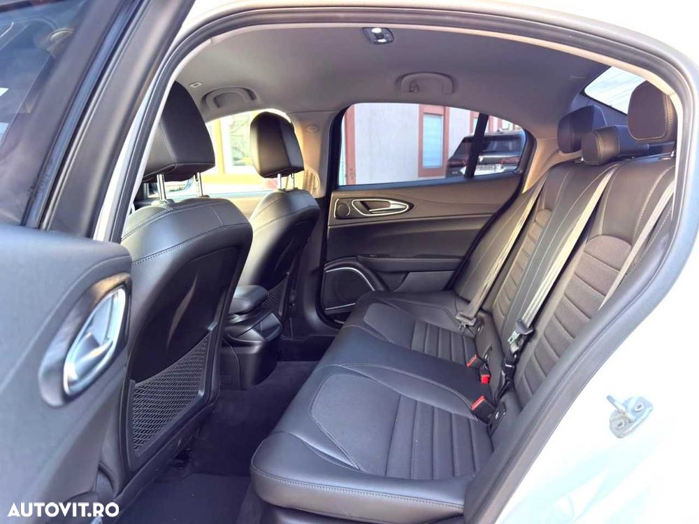 Alfa Romeo Giulia - 16