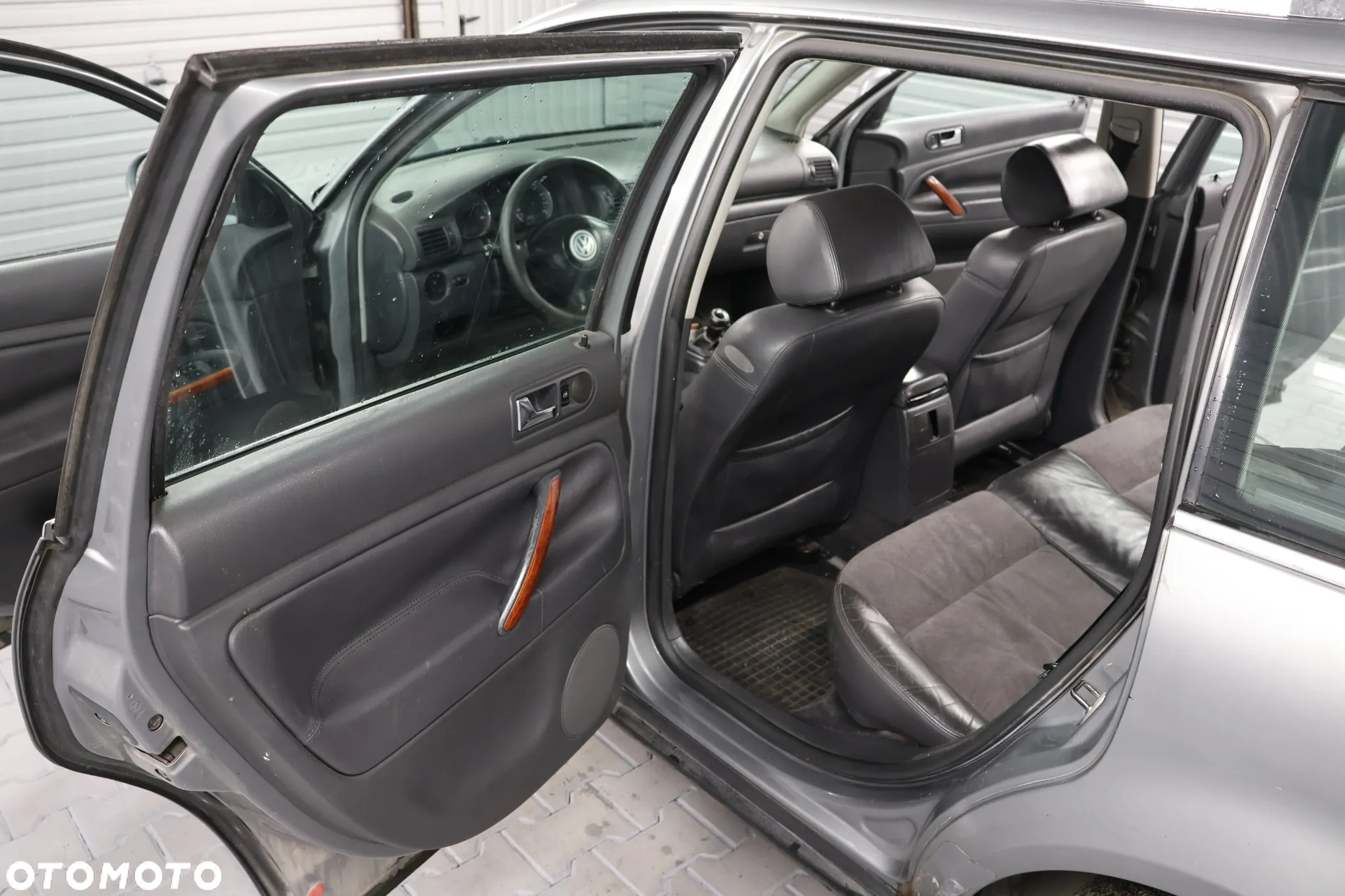 Volkswagen Passat 1.9 TDI Comfortline - 9