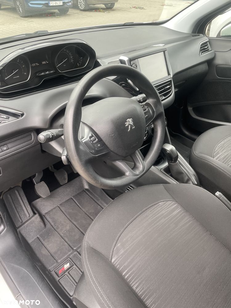 Peugeot 208 - 12