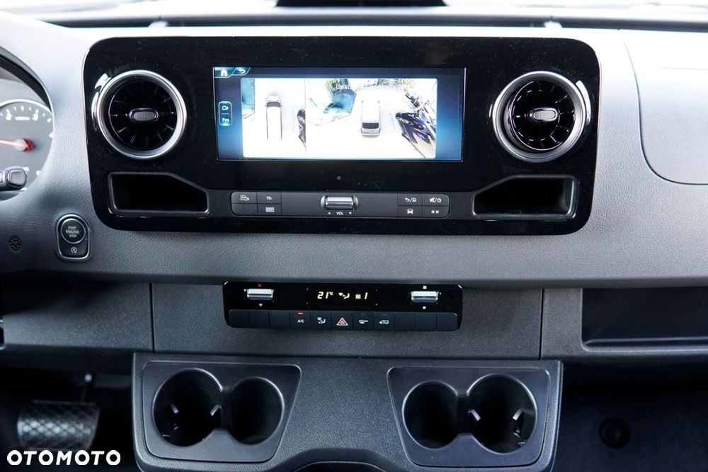 Mercedes-Benz Sprinter - 13