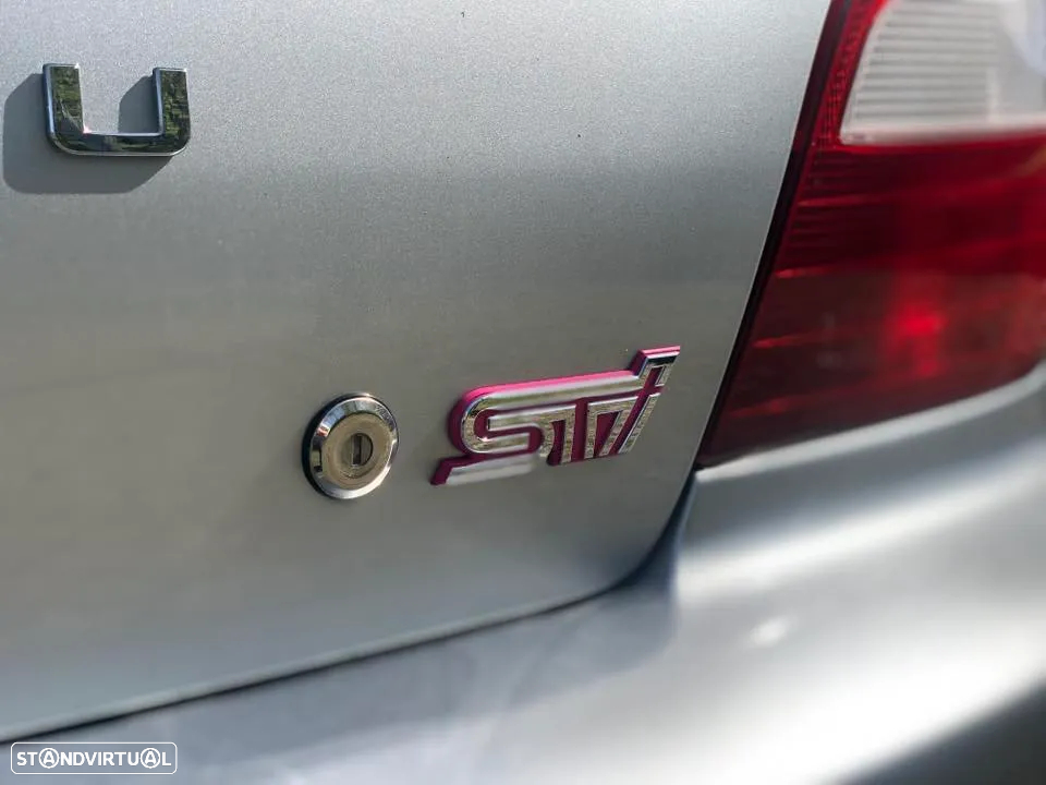 Subaru Impreza Sedan 2.0 WRX STi - 33