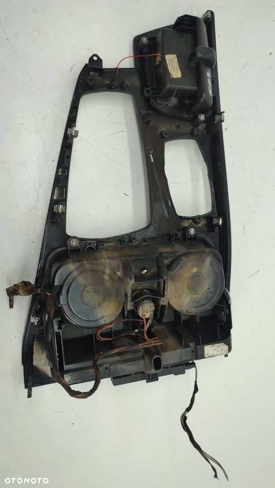 RAMKA RUNEL SCHOWEK TUNEL BMW F10 2012 EUROPA - 5