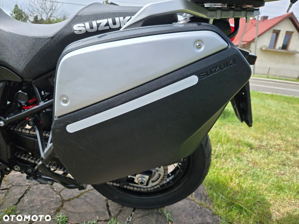 Suzuki V-STROM - 10