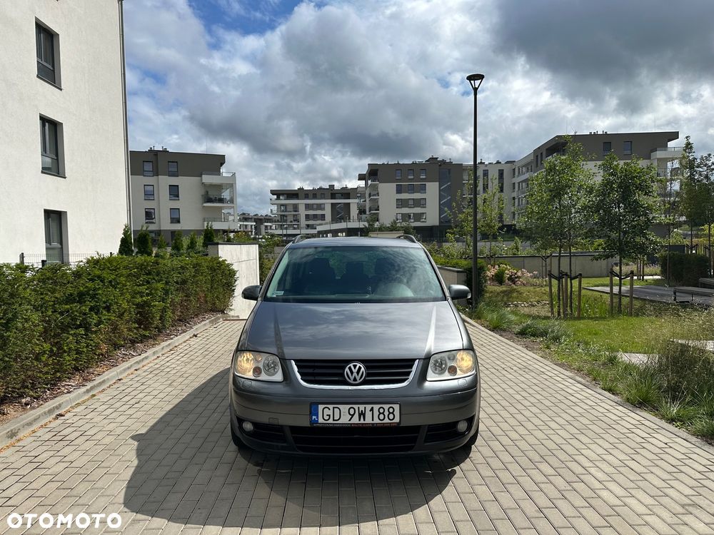 Volkswagen Touran 1.9 TDI Conceptline DSG - 2