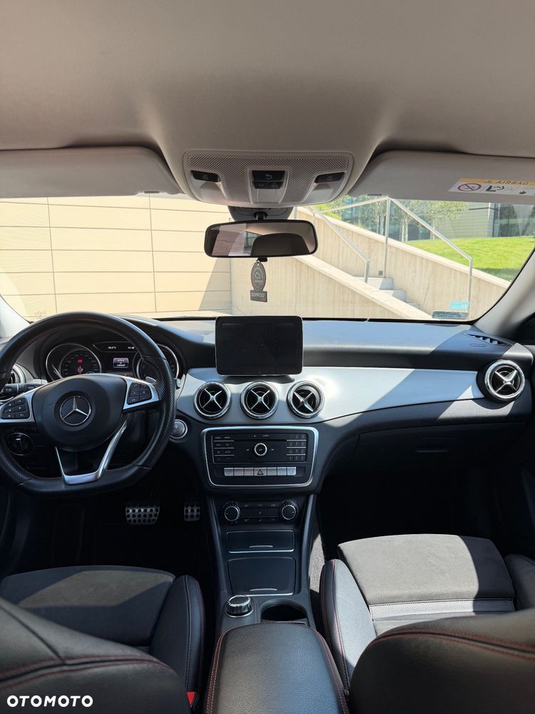 Mercedes-Benz CLA 200 7G-DCT AMG Line - 18