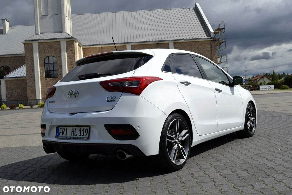 Hyundai i30 1.6 GDI Turbo Luxury - 11