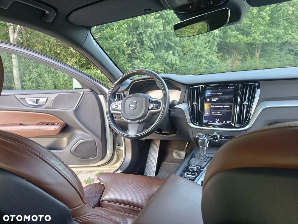Volvo V60 Cross Country D4 AWD Geartronic - 25
