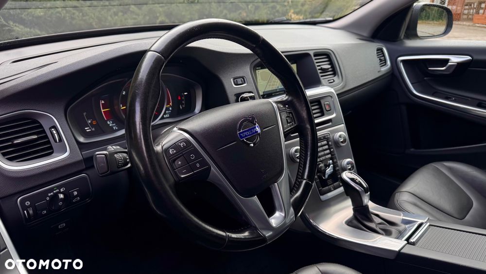 Volvo V60 D4 Geartronic Momentum - 29