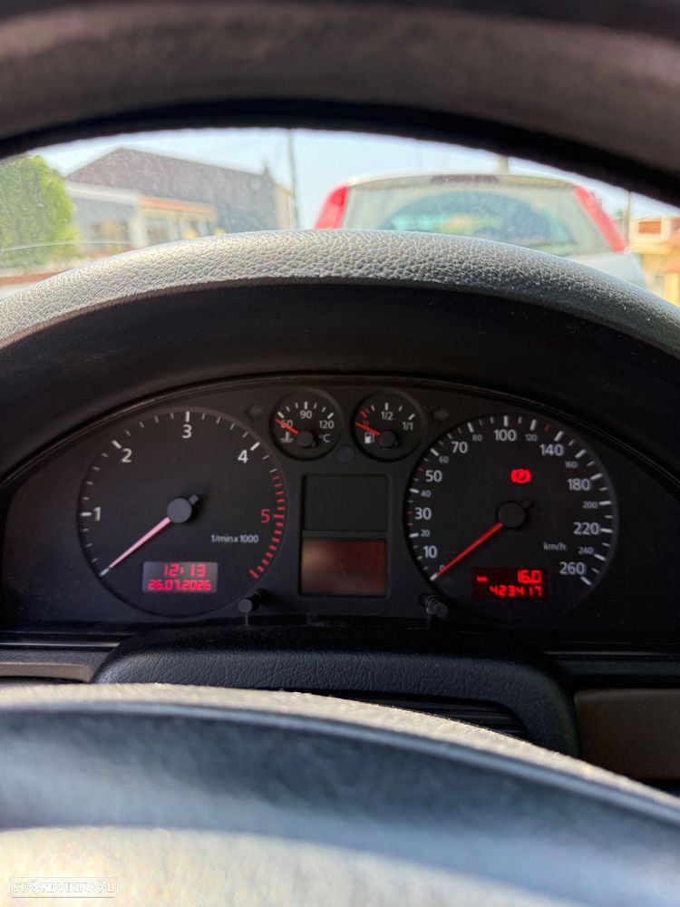 Audi A4 1.9 TDI Confort - 8