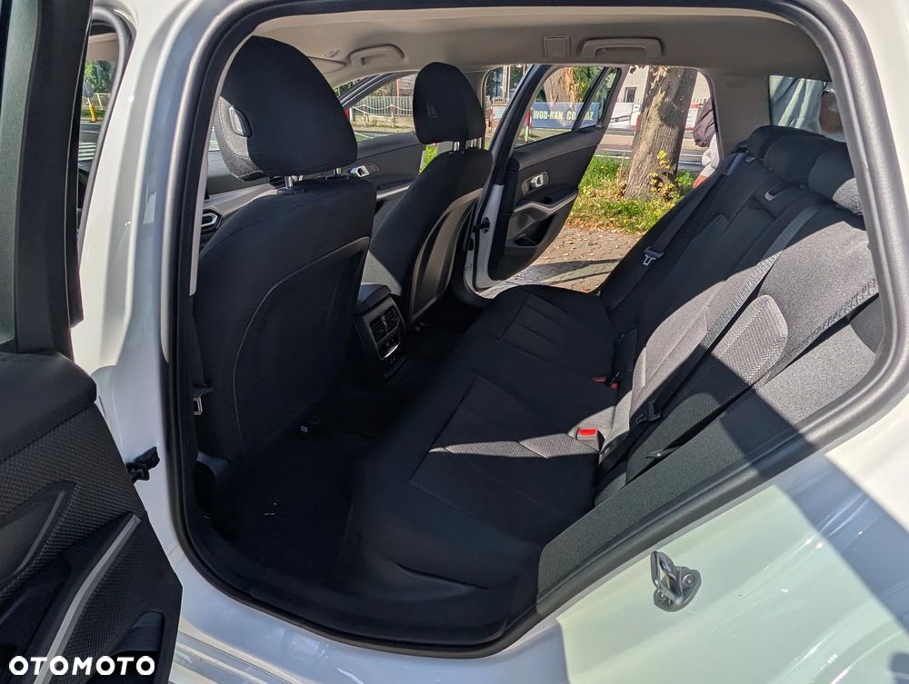 BMW Seria 3 318i Sport Line - 20