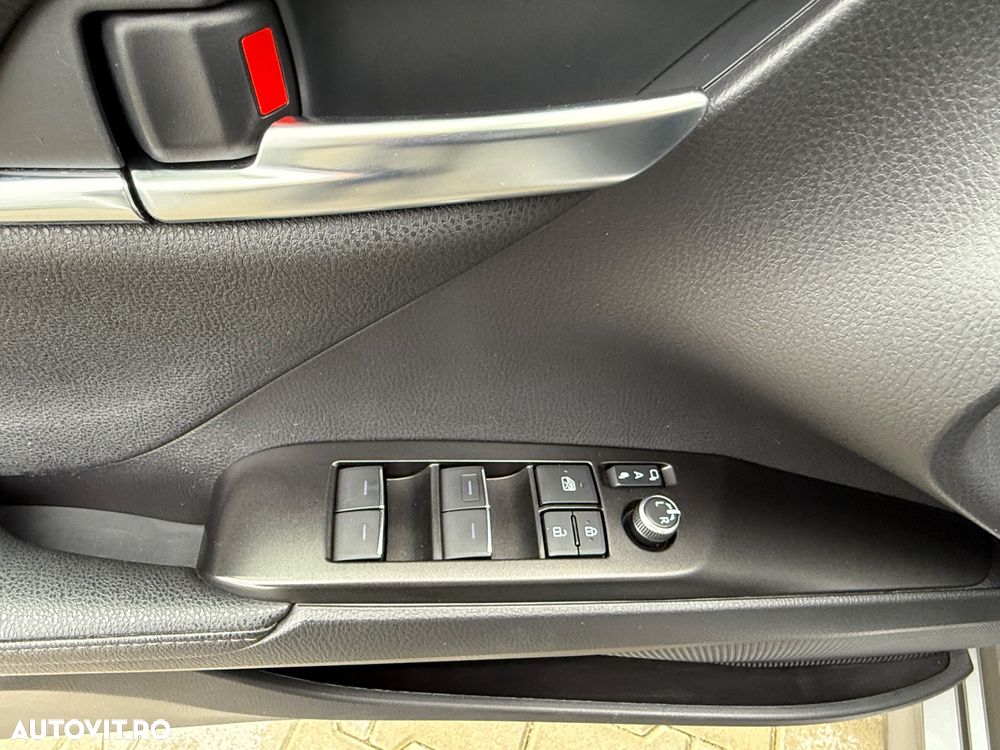 Toyota Camry Luxury - 11