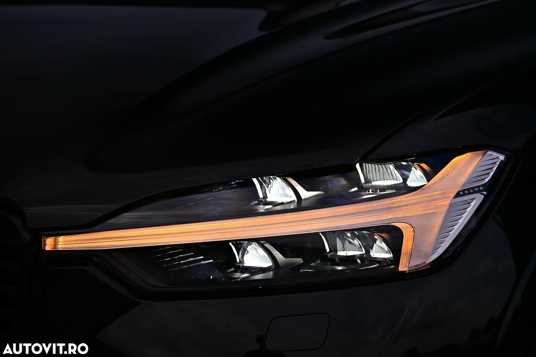 Volvo XC 60 B4 MHEV AT8 AWD R-Design - 27