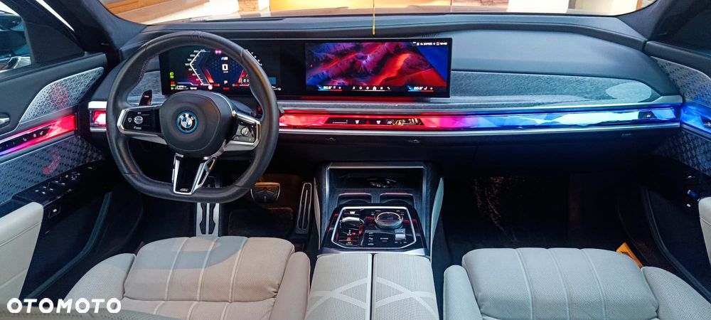 BMW Seria 7 M760e PHEV xDrive Individual Edition sport - 5