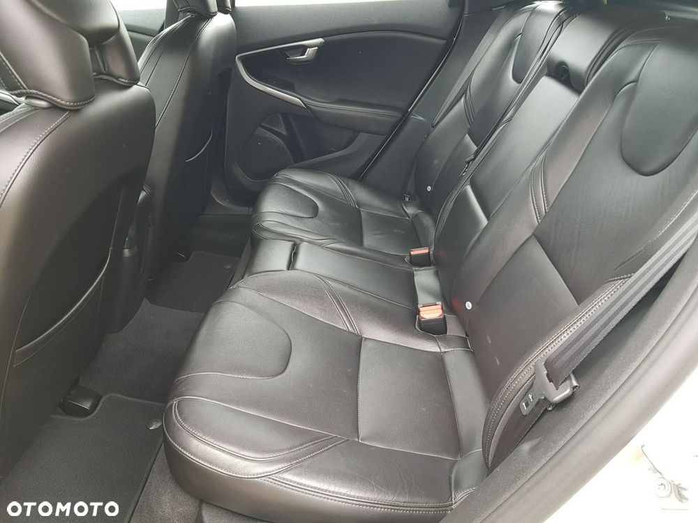 Volvo V40 T2 Momentum - 11