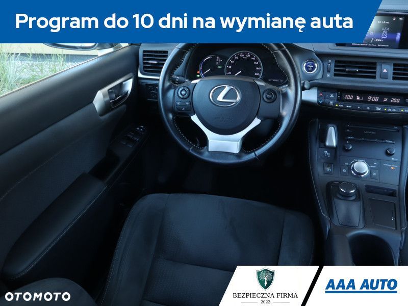Lexus CT - 9