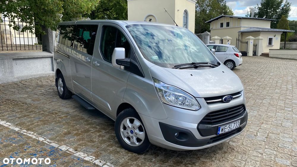 Ford Tourneo Custom - 1