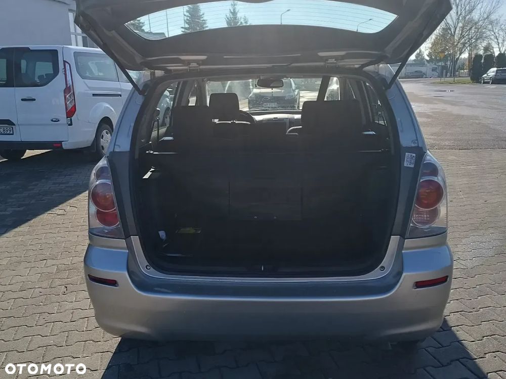 Toyota Corolla Verso - 8