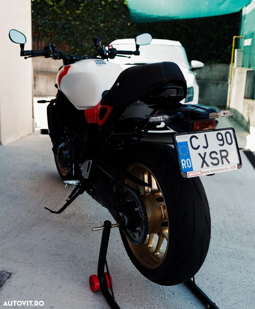 Yamaha XSR 900 - 8